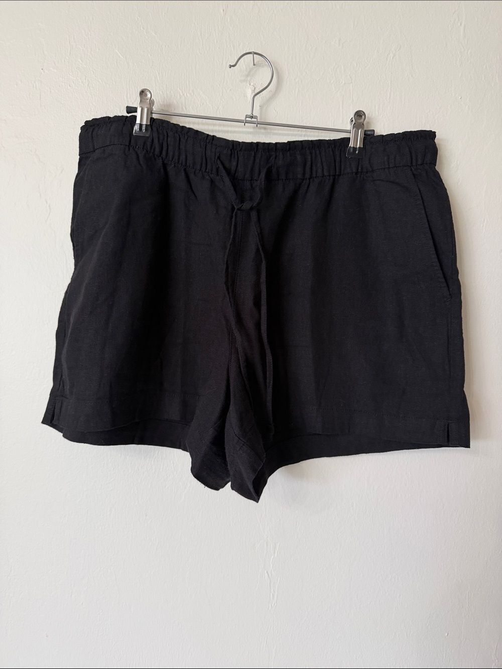 Gap- threaded drawstring shorts